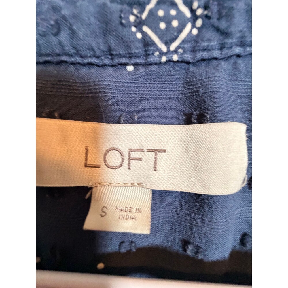 LOFT Women's Blue Embroidered Pintuck V-Neck Blouse Top Size S Small Ruffle - Picture 2 of 4